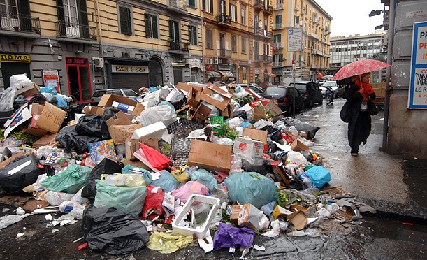 garbage_naples_01